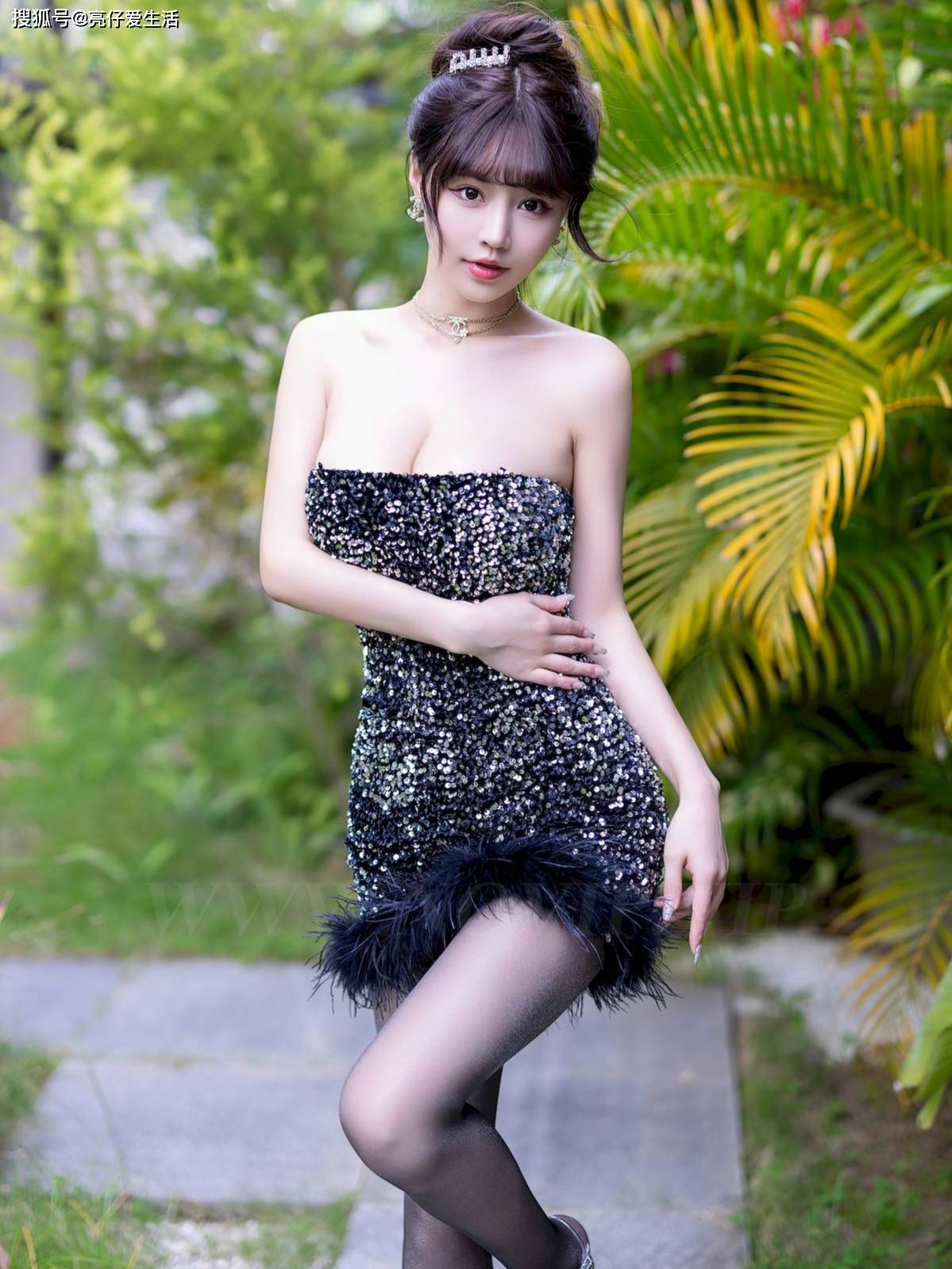 礼服下的优雅魅力百家乐推荐黑色晚(图4)