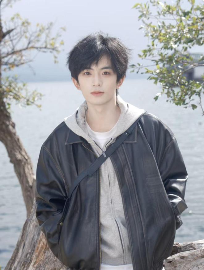 风穿搭来袭照着穿准没错白家乐男大必备的运动(图9)
